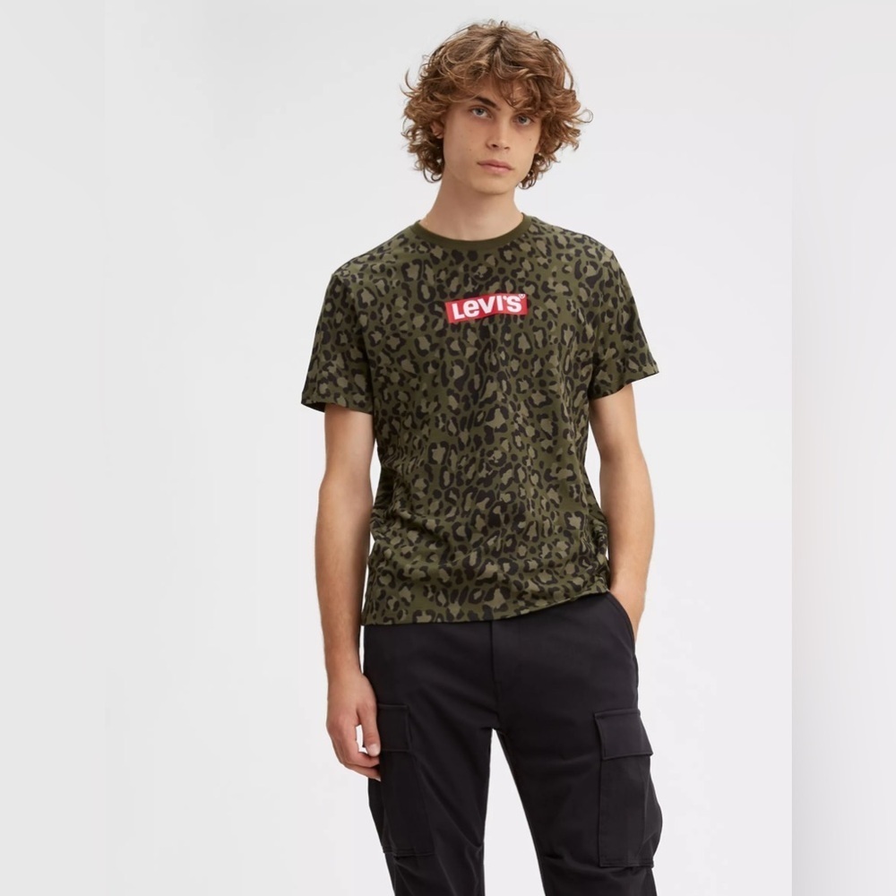 Levi's - Camo Box Tab Graphic T-shirt